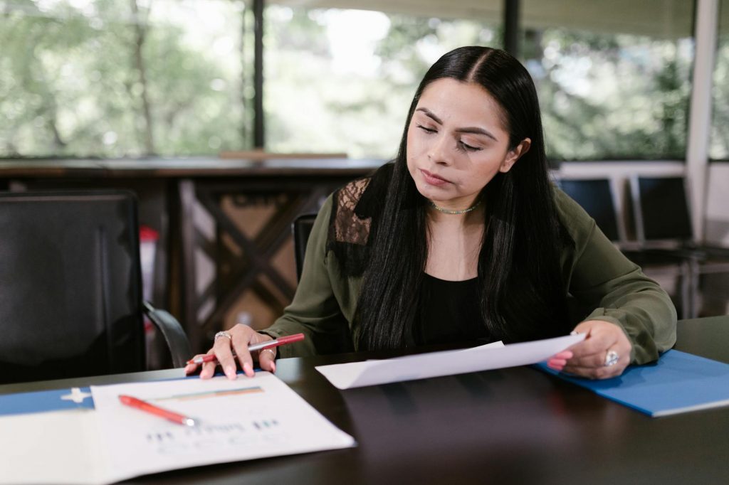 Guía para inmigrantes: cómo revalidar títulos y obtener empleo en EE.UU.