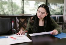 Guía para inmigrantes: cómo revalidar títulos y obtener empleo en EE.UU.