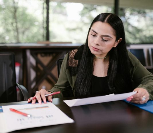 Guía para inmigrantes: cómo revalidar títulos y obtener empleo en EE.UU.