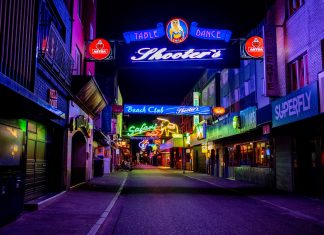 Best Bars in Hoboken for a Night Out (2026 Guide) Explore the vibrant neon-lit streets of Hamburg's famous Reeperbahn district at night.