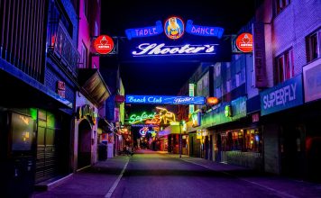 Best Bars in Hoboken for a Night Out (2026 Guide) Explore the vibrant neon-lit streets of Hamburg's famous Reeperbahn district at night.