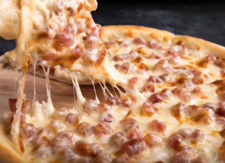 Close-up of a delicious pepperoni pizza slice with gooey mozzarella cheese.