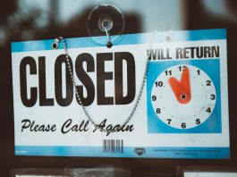 Jersey City Cannabis Entrepreneur Blames City, State for Business Failure A close-up view of a 'Closed' sign on a door, displaying a return time.