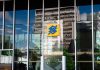 JP Morgan Chase se une a SciTech Scity en Jersey City Modern building exterior in Brasília, Brazil, featuring reflective glass and iconic Banco logo.
