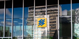Modern building exterior in Brasília, Brazil, featuring reflective glass and iconic Banco logo.