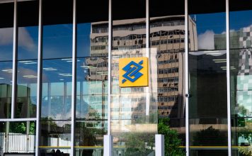 Modern building exterior in Brasília, Brazil, featuring reflective glass and iconic Banco logo.