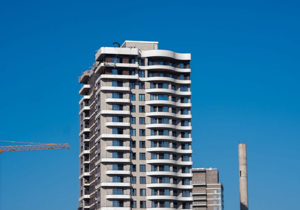 A view of a contemporary high-rise building against a clear blue sky in Bornova, İzmir, Türkiye.
