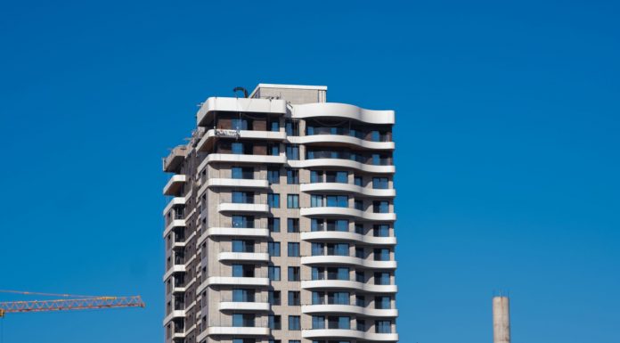 A view of a contemporary high-rise building against a clear blue sky in Bornova, İzmir, Türkiye.