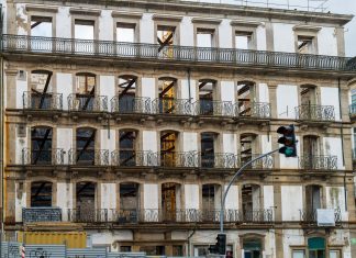 Renovation project of a historic facade in Porto, Portugal showcasing adaptive reuse and heritage preservation.