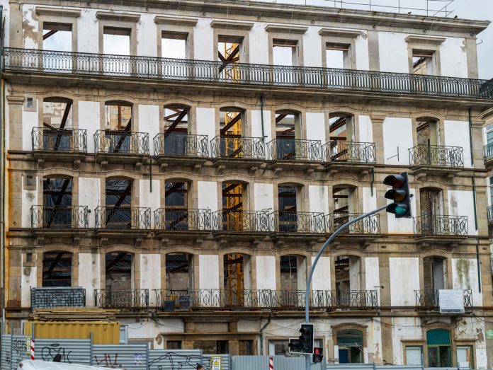 Renovation project of a historic facade in Porto, Portugal showcasing adaptive reuse and heritage preservation.