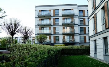 BREAKING: 132-Unit Ridge Pointe Complex Sold in Fort Lee Contemporary apartment complex with balconies and lush garden in urban setting.