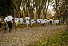 A group of kids participating in a running event in a leafy park in Bursa, Türkiye.
