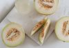 ÚLTIMA HORA: Dónde encontrar Honey Deuces en Hoboken durante el US Open Delicious sliced melon resting on a smooth marble surface, highlighting freshness and nutrition.