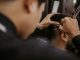 Las Mejores Barberías y Salones en Union City, NJ (2026): Guía Local Completa Close-up of a barber expertly styling a man's hair with a razor and comb in a trendy barbershop.